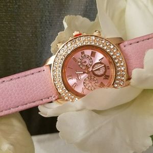 💢GIFTED💢⌚Pink Geneva Quartz Watch